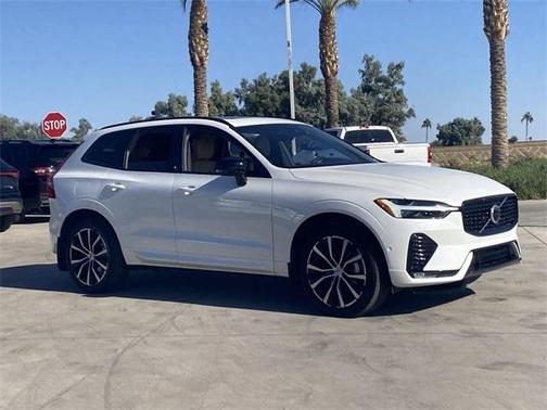 2024 Volvo XC60 B5 Ultimate Dark Theme