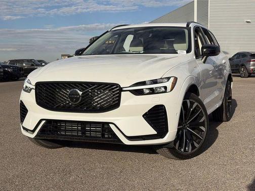 Crystal White 2026 Volvo XC60 Plug-In Hybrid T8 Ultra