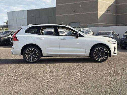 Crystal White 2026 Volvo XC60 Plug-In Hybrid T8 Ultra