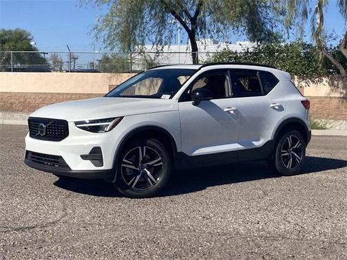 2026 Volvo XC40 B4 Core