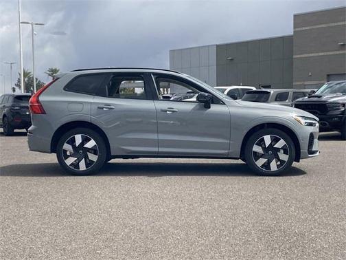 2025 Volvo XC60 Plug-In Hybrid T8 Plus