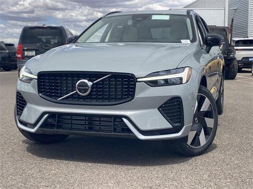 2025 Volvo XC60 Plug-In Hybrid T8 Plus