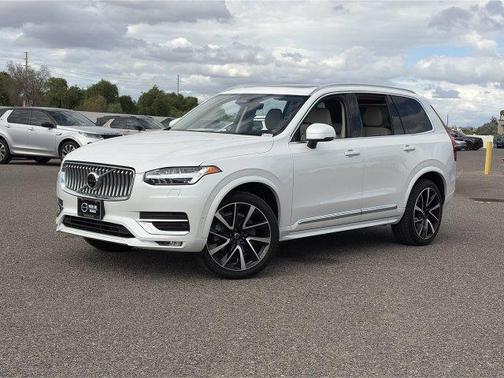 Crystal White 2023 Volvo XC90 B6 Plus 7-Seater