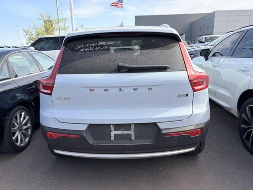 Cloud 9 White 2025 Volvo XC40 B5 Core Bright Theme