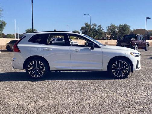 Crystal White 2026 Volvo XC60 B5 Ultra