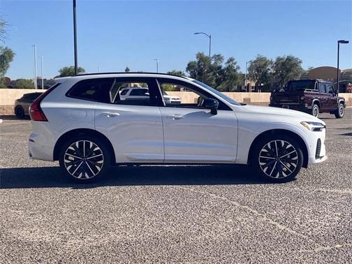 2026 Volvo XC60 B5 Ultra