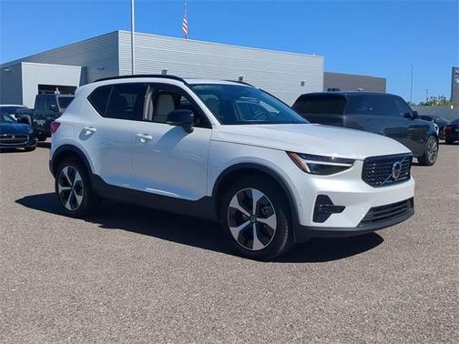2025 Volvo XC40 B5 Plus Dark Theme