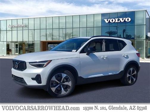 2025 Volvo XC40 B5 Plus Dark Theme