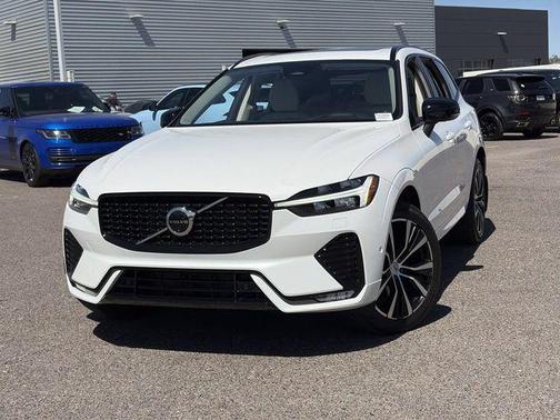 Crystal White 2024 Volvo XC60 B5 Plus Dark Theme