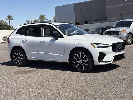 Crystal White 2024 Volvo XC60 B5 Plus Dark Theme