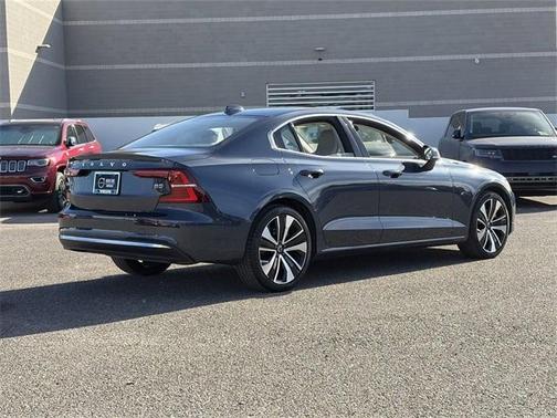 2023 Volvo S60 B5 Ultimate Bright Theme
