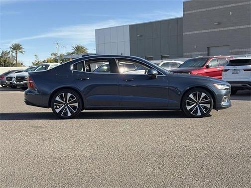 2023 Volvo S60 B5 Ultimate Bright Theme