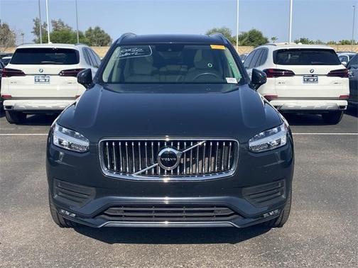 2022 Volvo XC90 T5 Momentum 7 Passenger