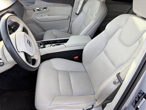 Silver 2023 Volvo XC90 B6 Plus 6-Seater
