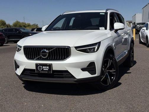 Crystal White Pearl 2025 Volvo XC40 B5 Core Bright Theme