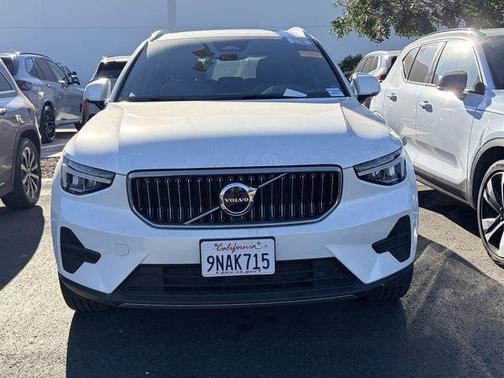 2025 Volvo XC40 B5 Core Bright Theme