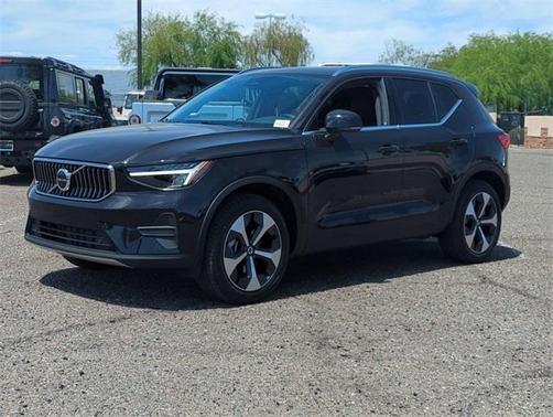 2025 Volvo XC40 B5 Core Bright Theme