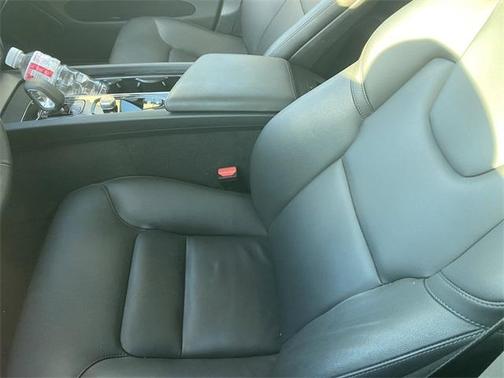 2025 Volvo XC60 B5 Core