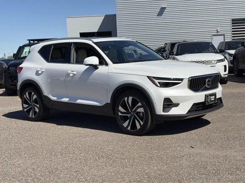 Crystal White 2024 Volvo XC40 B5 Plus Bright Theme