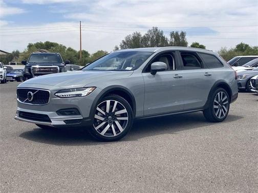 2025 Volvo V90 Cross Country B6 Ultra