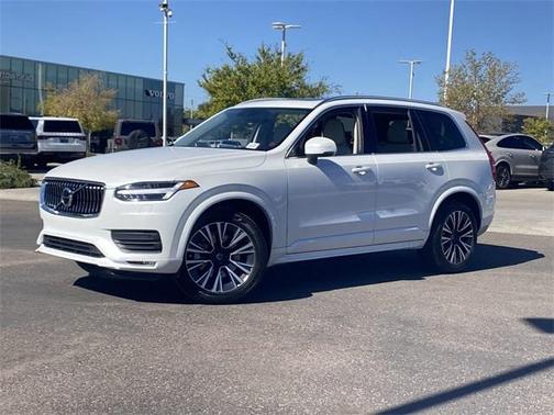 2022 Volvo XC90 T5 Momentum 7 Passenger