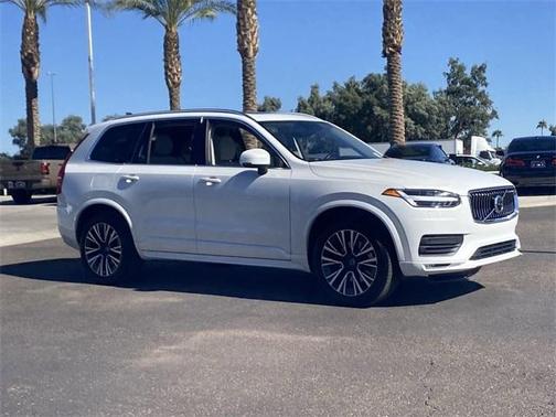 2022 Volvo XC90 T5 Momentum 7 Passenger