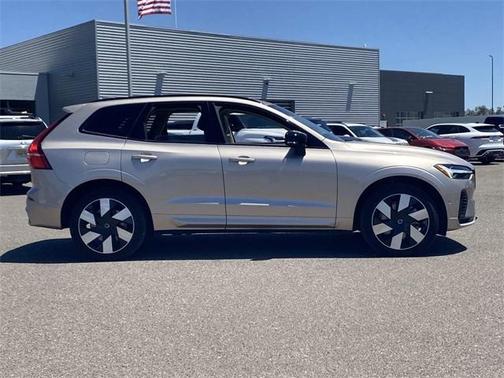 2025 Volvo XC60 Plug-In Hybrid T8 Plus