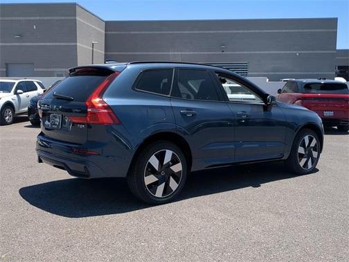 2025 Volvo XC60 Plug-In Hybrid T8 Plus