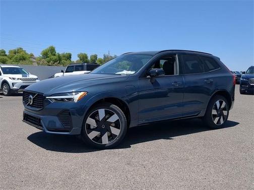 2025 Volvo XC60 Plug-In Hybrid T8 Plus