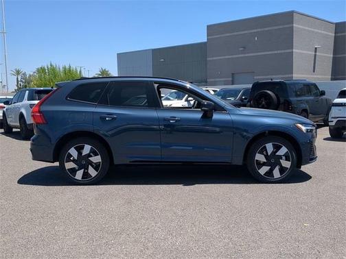 2025 Volvo XC60 Plug-In Hybrid T8 Plus