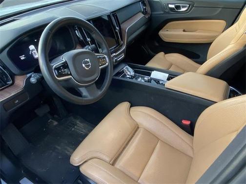 2023 Volvo XC60 B5 Ultimate Bright Theme