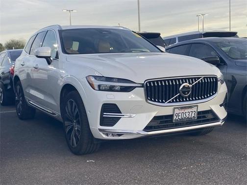 2023 Volvo XC60 B5 Ultimate Bright Theme
