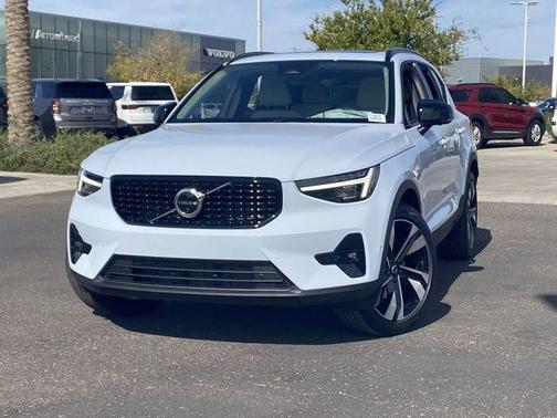 Cloud 9 White 2026 Volvo XC40 B5 Ultra