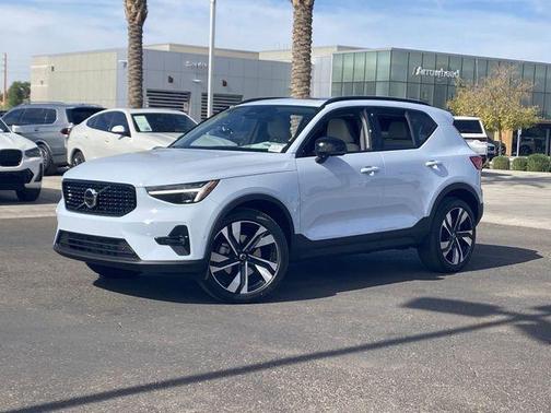 Cloud 9 White 2026 Volvo XC40 B5 Ultra