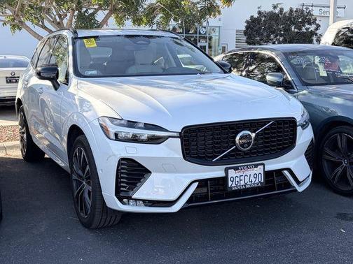 2023 Volvo XC60 B5 Plus Dark Theme