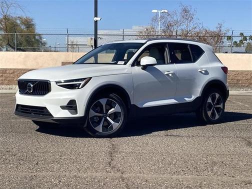 2025 Volvo XC40 B5 Plus Bright Theme