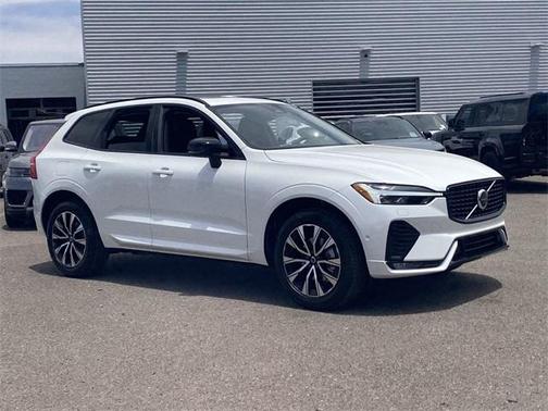 2025 Volvo XC60 B5 Plus