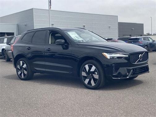 2025 Volvo XC60 Plug-In Hybrid T8 Plus
