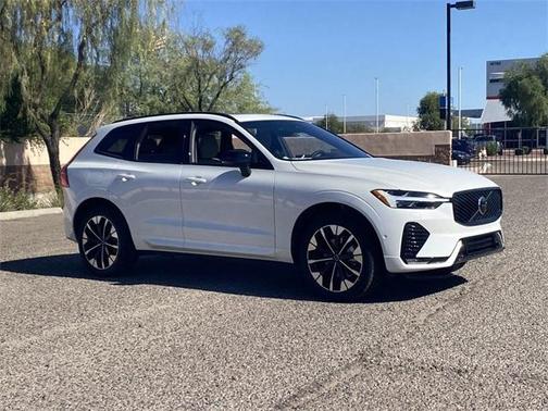 2026 Volvo XC60 B5 Plus