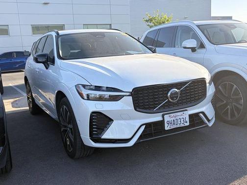 Crystal White 2023 Volvo XC60 B5 Plus Dark Theme