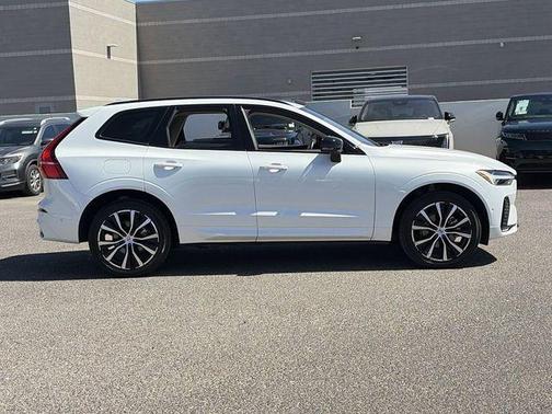 Crystal White 2023 Volvo XC60 B5 Plus Dark Theme