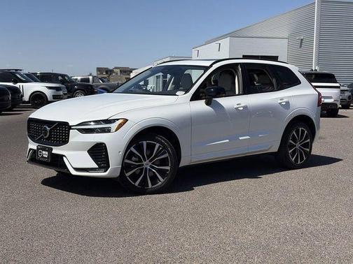 Crystal White 2023 Volvo XC60 B5 Plus Dark Theme
