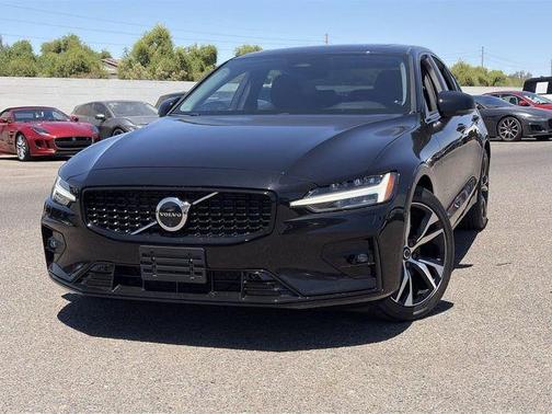 2025 Volvo S60 B5 Plus