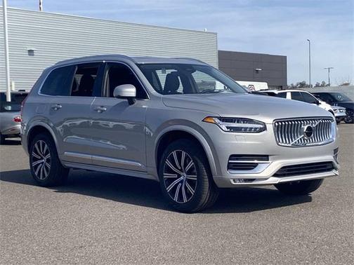 2025 Volvo XC90 B5 Core