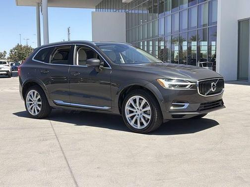 Gray Metallic 2018 Volvo XC60 Recharge Plug-In Hybrid T8 Inscription