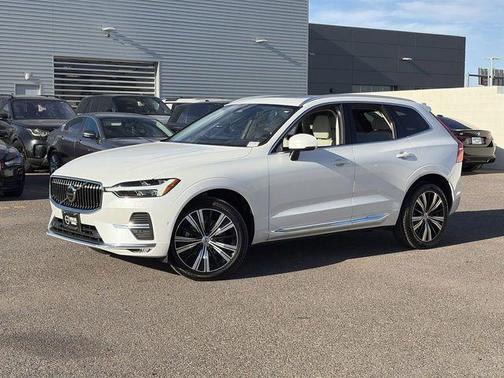 Crystal White 2023 Volvo XC60 B5 Ultimate Bright Theme