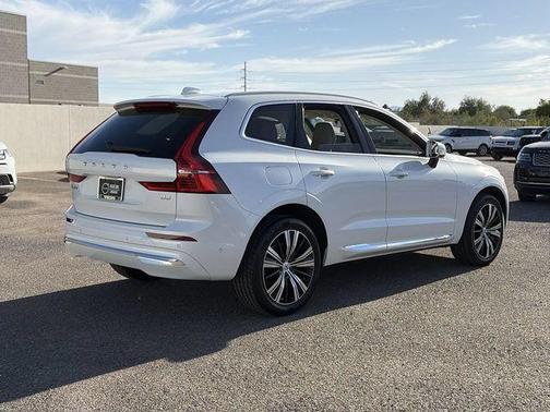 Crystal White Metallic 2023 Volvo XC60 B5 Ultimate Bright Theme