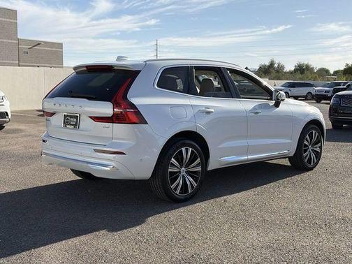 Crystal White 2023 Volvo XC60 B5 Ultimate Bright Theme