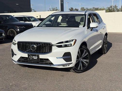Crystal White 2023 Volvo XC60 B5 Ultimate Bright Theme