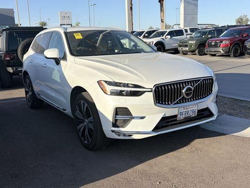 Crystal White 2023 Volvo XC60 B5 Ultimate Bright Theme